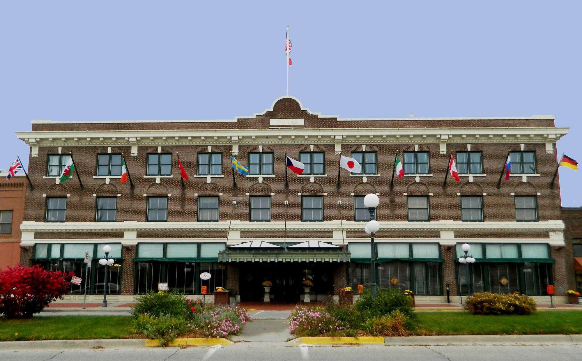 Hotel Pattee Perry Екстериор снимка